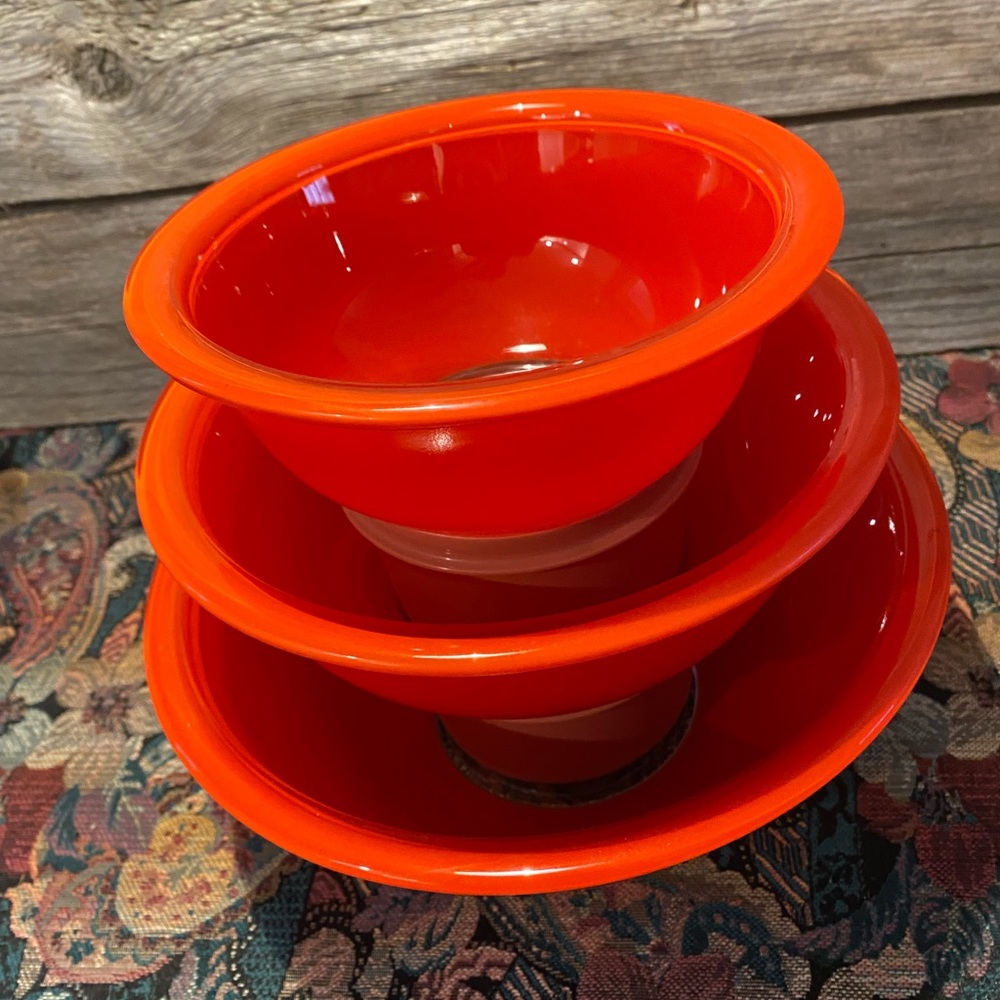 NEW Vintage Red PYREX Set of 3 Mixing Bowls - Unused